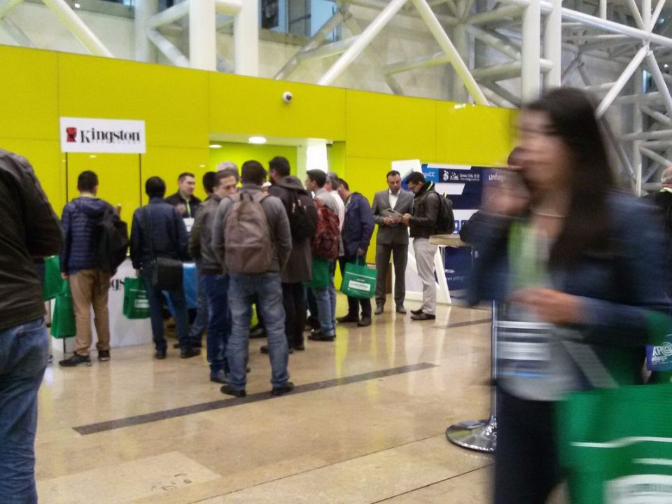 Clientes en una Feria empresarial